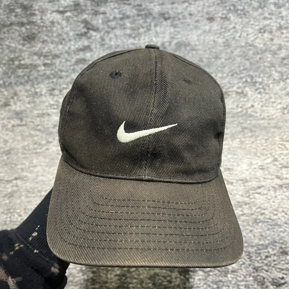 Nike vintage swoosh